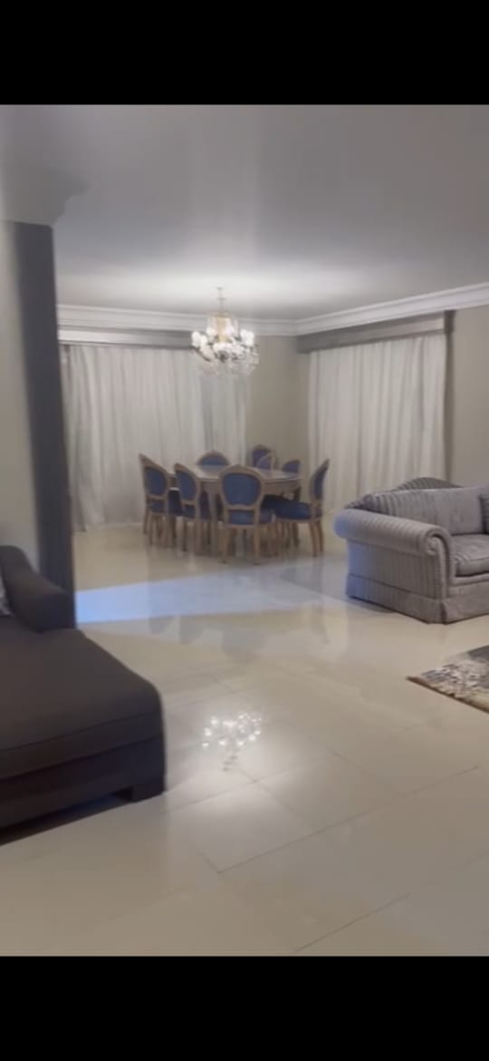 شقة في مدينتي 298 م2 للإيجار مفروش بحري على حديقة 65,000 ج 