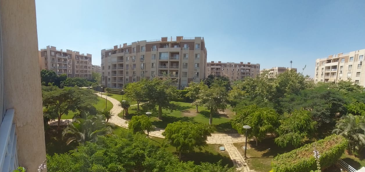 شقة في مدينتي 96 م2 للبيع كاش على حديقة كبيرة تشطيب خاص استلام فوري 4,850,000 ج 