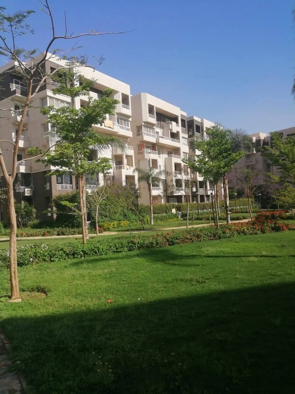 شقة في مدينتي 74 م2 للبيع تقسيط على حديقة كبيرة استلام فوري بمقدم 3,030,000 ج 