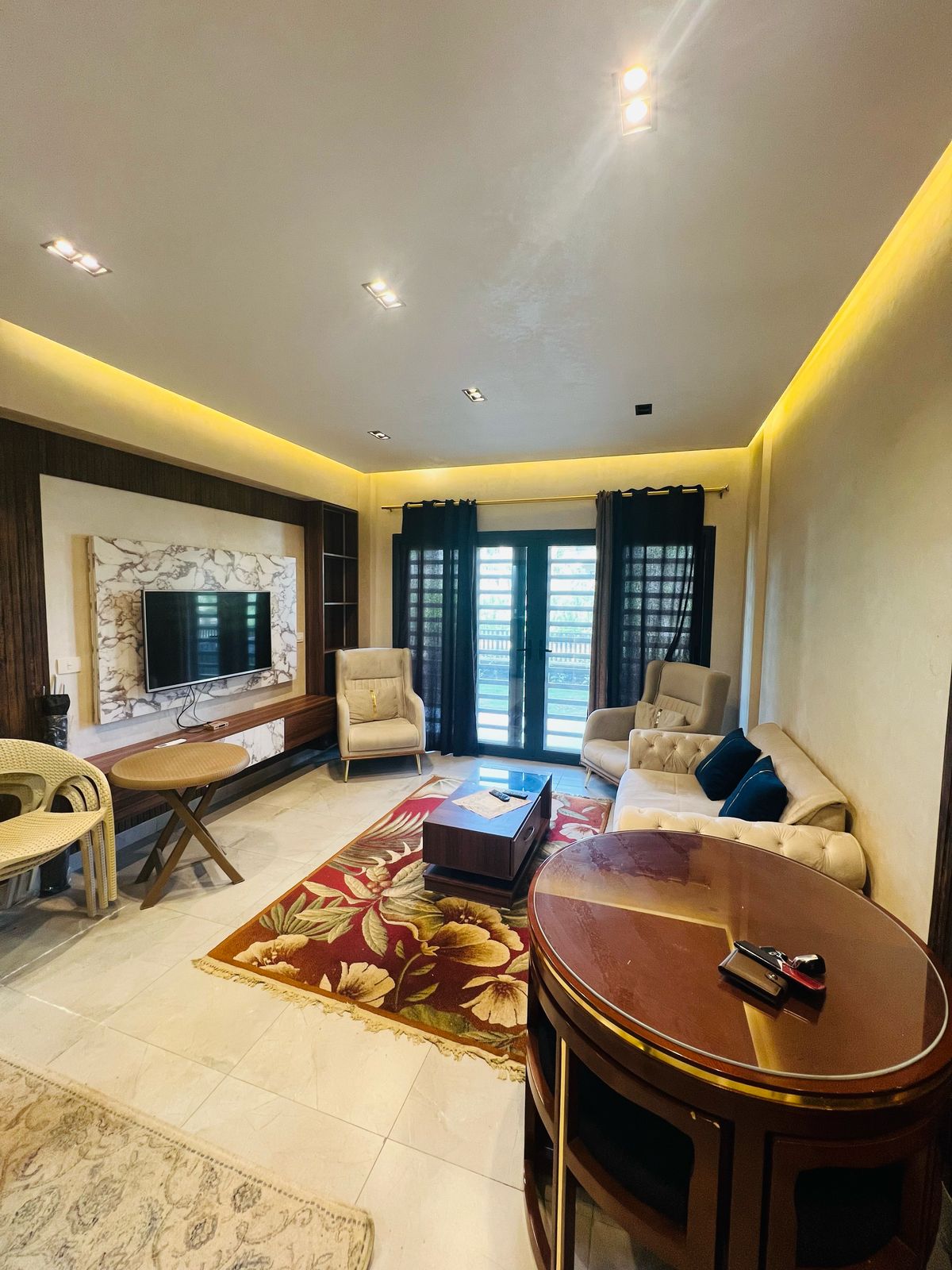 شقة في مدينتي 84 م2 للإيجار مفروش بحري على بحيرات تشطيب سوبر لوكس 40,000 ج 