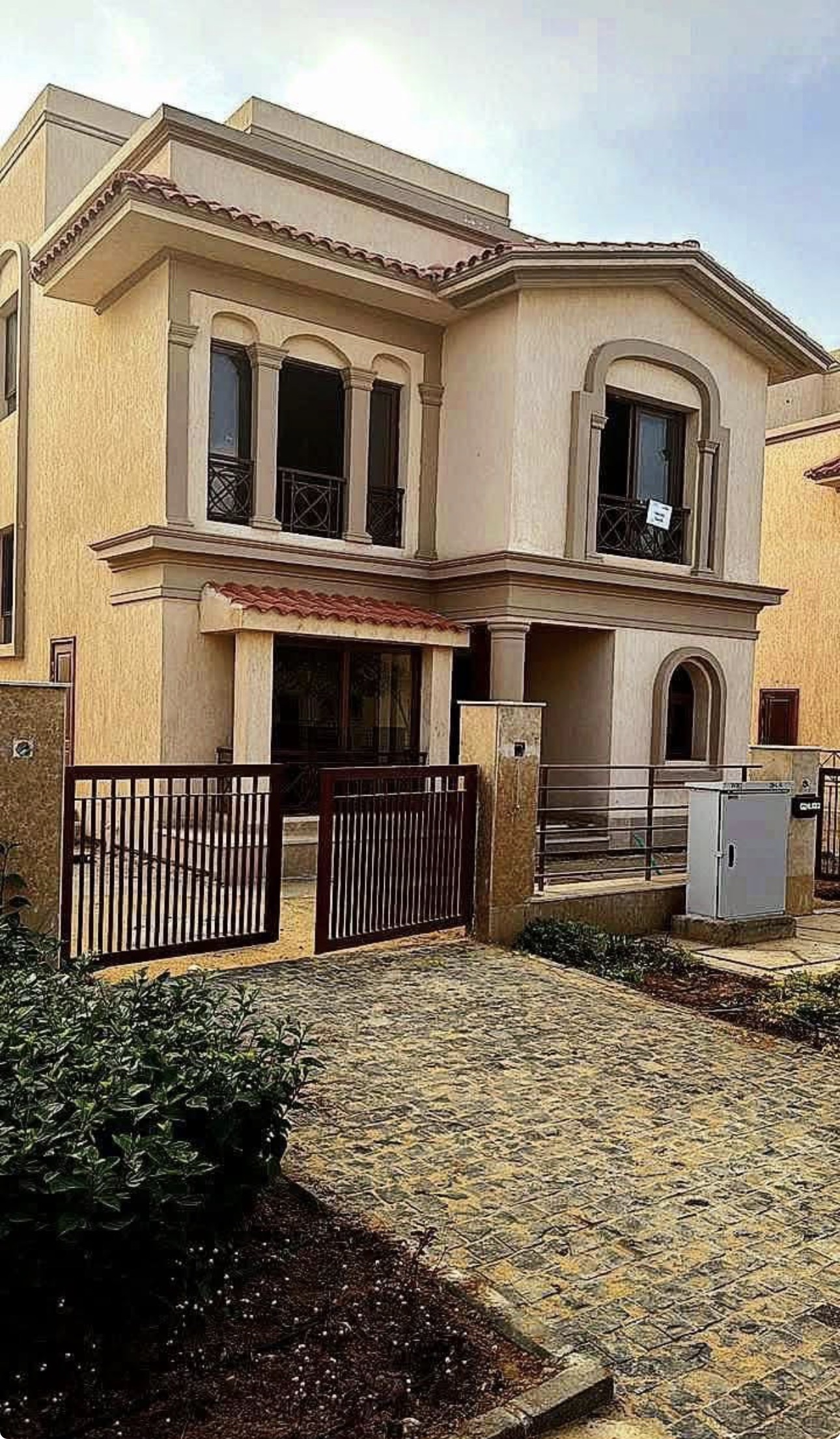 فيلا في مدينتي 476 م2 للبيع تقسيط بحري على حديقة كبيرة بمقدم 13,550,000 ج 