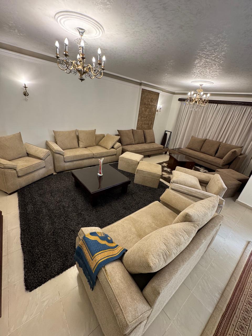 شقة في مدينتي 250 م2 للإيجار مفروش بحري على حديقة كبيرة تشطيب خاص 60,000 ج 