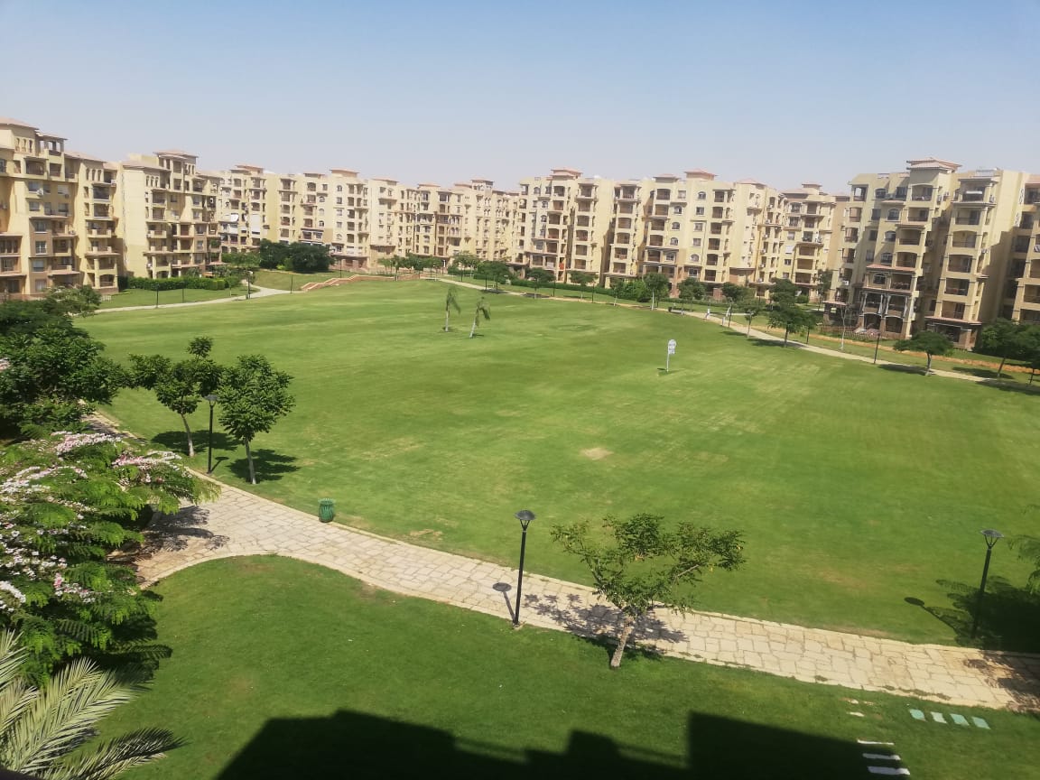 شقة في مدينتي 175 م2 للإيجار قانون جديد بحري على حديقة كبيرة 15,000 ج 
